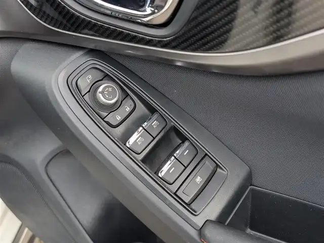 スバル インプレッサ ＸＶ 2．0i－S アイサイト 福井県 2018(平30)年 8.5万km クリスタルホワイトP ４WD/純正18インチAW/純正8インチビルトインナビ/フルセグテレビ/パドルシフト/前席パワーシート/前方ドライブレコーダー/アイサイト/全車速追従機能付クルーズコントロール/後方コーナーセンサー/SRH/LEDヘッドライト/R・Fフォグ/レーンキープアシスト/横滑り防止装置/盗難防止装置/アイドリングストップ/ETC/ダブル＋サイドエアバッグ/カーテンエアバッグ/純正フロアマット/スマートキー