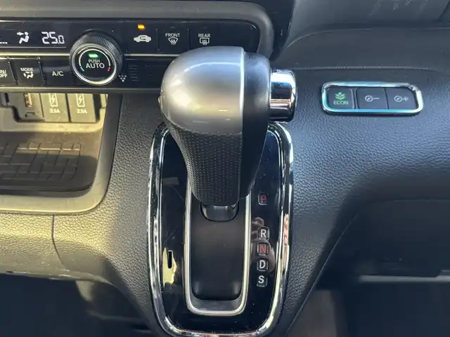 ホンダ Ｎ ＢＯＸ カスタム G L ホンダセンシング 宮城県 2018(平30)年 5.2万km クリスタルブラックパール 登録時走行距離51227km/純正８インチナビ/CD/DVD/Bluetooth/フルセグTV/バックカメラ/パドルシフト/ステアリングリモコン/両側パワースライド/ハーフレザーシート/フリップダウンモニター/衝突軽減ブレーキ/ACC/コーナーセンサー/標識認識システム/アイドリングストップ/横滑り防止装置/ドアバイザー