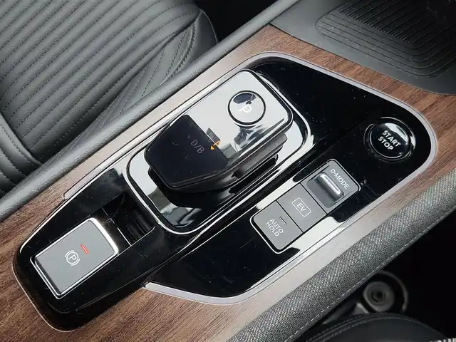 日産 オーラ G レザーエディション 愛知県 2023(令5)年 4.4万km ピュアホワイトパール BOSEサウンド/メーカーオプションナビ/・フルセグTV/Bluetooth/CarPlay/HDMI/アラウンドビューモニター/プロパイロット/ブラックレザーシート/シートヒーター/ステアリングヒーター/ワイアレス充電/ETC2.0/ドライブレコーダー/デジタルインナーミラー/ブラインドスポットモニター/衝突軽減ブレーキ/オートマチックハイビームアシスト/LEDヘッドライト