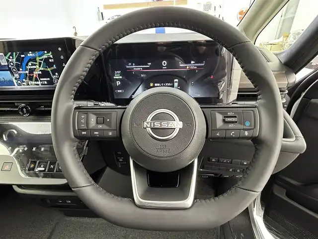 日産 セレナ e－パワー ハイウェイスター V 大阪府 2025(令7)年 0.1千km ブリリアントホワイトパール e-power/プロパイロット/インテリジェントクルーズ/　・車線逸脱/　・側方支援/　・後方支援/　・踏み間違い防止/　・ふらつき警報/純正１２．３ディスプレイオーディオ/　Bluetooth/フルセグ/FM/AM/純正フリップダウンモニター/デジタルインナーミラー/バック・フロント・サイド・全方位カメラ/ビルトインETC2.0/両側パワースライド/ワイヤレス充電器/純正15インチアルミ