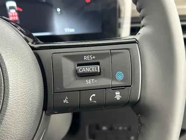 日産 セレナ e－パワー ハイウェイスター V 大阪府 2025(令7)年 0.1千km ブリリアントホワイトパール e-power/プロパイロット/インテリジェントクルーズ/　・車線逸脱/　・側方支援/　・後方支援/　・踏み間違い防止/　・ふらつき警報/純正１２．３ディスプレイオーディオ/　Bluetooth/フルセグ/FM/AM/純正フリップダウンモニター/デジタルインナーミラー/バック・フロント・サイド・全方位カメラ/ビルトインETC2.0/両側パワースライド/ワイヤレス充電器/純正15インチアルミ