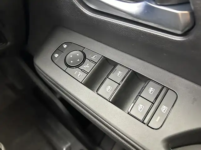 日産 セレナ e－パワー ハイウェイスター V 大阪府 2025(令7)年 0.1千km ブリリアントホワイトパール e-power/プロパイロット/インテリジェントクルーズ/　・車線逸脱/　・側方支援/　・後方支援/　・踏み間違い防止/　・ふらつき警報/純正１２．３ディスプレイオーディオ/　Bluetooth/フルセグ/FM/AM/純正フリップダウンモニター/デジタルインナーミラー/バック・フロント・サイド・全方位カメラ/ビルトインETC2.0/両側パワースライド/ワイヤレス充電器/純正15インチアルミ