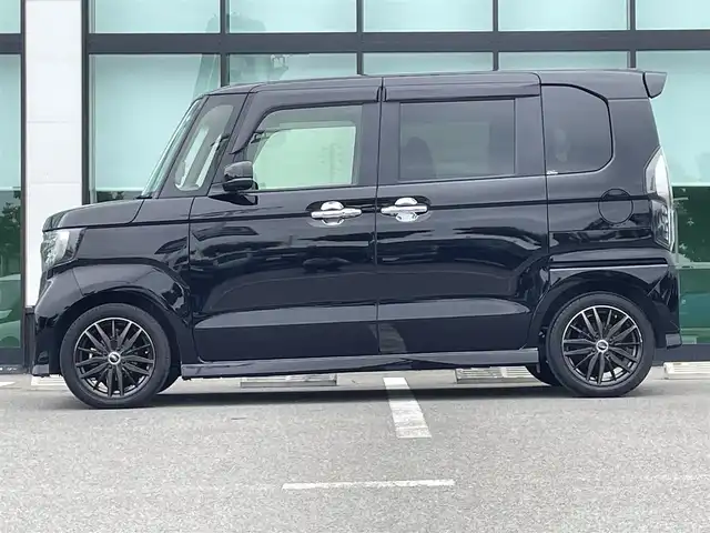 ホンダ Ｎ ＢＯＸ カスタム L ターボ 和歌山県 2022(令4)年 1.1万km クリスタルブラックパール 純正ナビ/バックカメラ/フルセグTV/BT/CD/DVD/衝突軽減ブレーキ/レーンキープアシスト/後方コーナーセンサー/レーダークルコン/オートライト/両側パワスラ/ビルトインETC/ドラレコ/シートヒーター/ステアリングリモコン/ハーフレザーシート/パドルシフト/LEDヘッドライト/フォグランプ/オートホールド