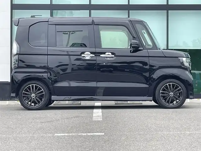 ホンダ Ｎ ＢＯＸ カスタム L ターボ 和歌山県 2022(令4)年 1.1万km クリスタルブラックパール 純正ナビ/バックカメラ/フルセグTV/BT/CD/DVD/衝突軽減ブレーキ/レーンキープアシスト/後方コーナーセンサー/レーダークルコン/オートライト/両側パワスラ/ビルトインETC/ドラレコ/シートヒーター/ステアリングリモコン/ハーフレザーシート/パドルシフト/LEDヘッドライト/フォグランプ/オートホールド