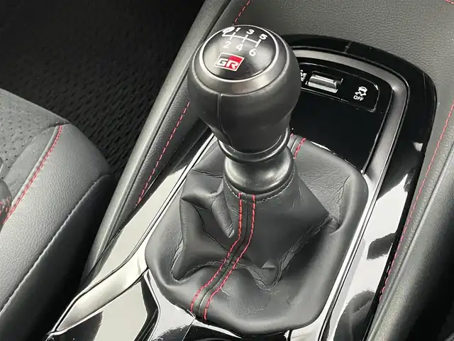 トヨタ ＧＲカローラ RZ 東京都 2024(令6)年 0.2万km プラチナホワイトパールマイカ 304馬力/カーボンルーフ/純正ディスプレイオーディオ/フルセグTV/Bluetooth/AppleCarplay/androidauto/バックカメラ/セーフティセンス/プリクラッシュセーフティ/レーントレーシングアシスト/オートハイビーム/ヘッドアップディスプレイ/ブラインドスポットアシスト/レーダークルーズコントロール/ハーフレザーシート/ビルトインETC2.0