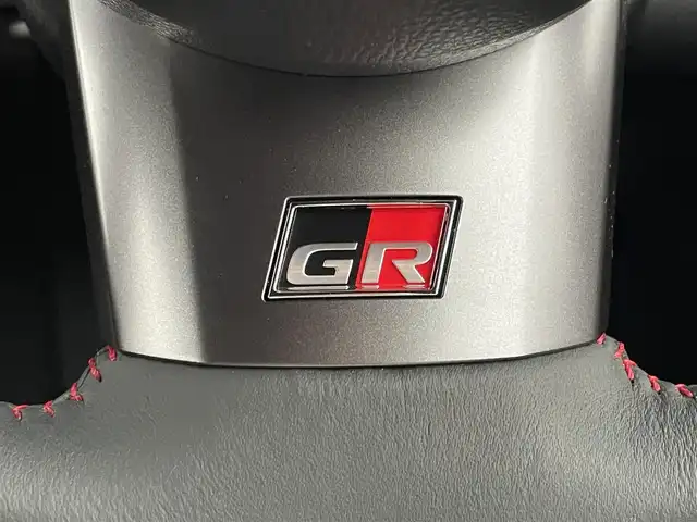 トヨタ ＧＲカローラ RZ 東京都 2024(令6)年 0.2万km プラチナホワイトパールマイカ 304馬力/カーボンルーフ/純正ディスプレイオーディオ/フルセグTV/Bluetooth/AppleCarplay/androidauto/バックカメラ/セーフティセンス/プリクラッシュセーフティ/レーントレーシングアシスト/オートハイビーム/ヘッドアップディスプレイ/ブラインドスポットアシスト/レーダークルーズコントロール/ハーフレザーシート/ビルトインETC2.0