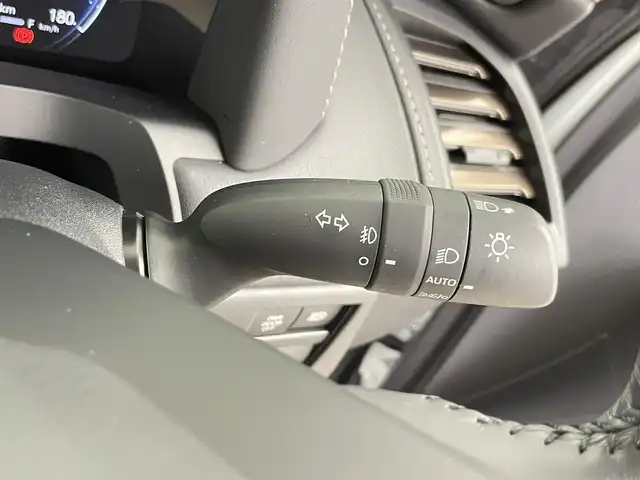 トヨタ アルファード Z 千葉県 2023(令5)年 0.9万km プラチナホワイトパールマイカ 禁煙車/トヨタセーフティーセンス/・プリクラッシュセーフティ/・レーントレーシングアシスト/・レーンディパーチャーアラート/・ロードサインアシスト/・レーダークルーズコントロール/・オートマチックハイビーム/左右独立ムーンルーフ/両側パワースライドドア/純正12.3インチナビ/・フルセグTV/Bluetooth/MiraCast/・バックカメラ/・パノラミックビューモニター/純正フリップダウンモニター/デジタルインナーミラー/ブラインドスポットモニター/メモリ式パワーシート/快適温熱シート/ベンチレーション/ステアリングヒーター/オットマン/ビルトインETC2.0/ワイヤレス充電/左右独立エアコン/電動パーキング/オートブレーキホールド/パワーバックドア/純正18インチアルミホイール/LED三眼オートヘッドライト/シーケンシャルウィンカー/プッシュスタート/スマートキー