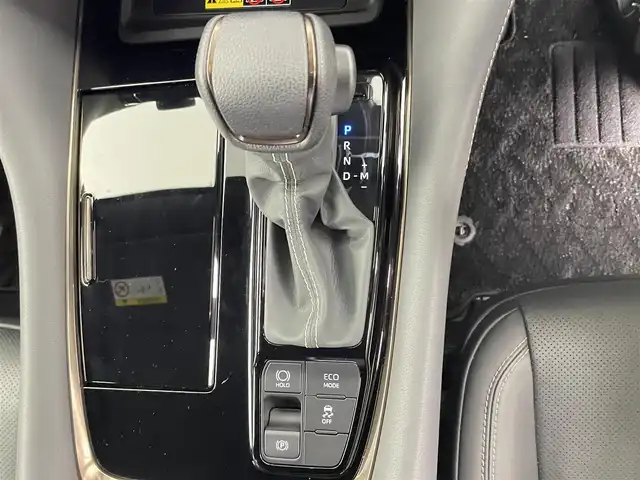 トヨタ アルファード Z 千葉県 2023(令5)年 0.9万km プラチナホワイトパールマイカ 禁煙車/トヨタセーフティーセンス/・プリクラッシュセーフティ/・レーントレーシングアシスト/・レーンディパーチャーアラート/・ロードサインアシスト/・レーダークルーズコントロール/・オートマチックハイビーム/左右独立ムーンルーフ/両側パワースライドドア/純正12.3インチナビ/・フルセグTV/Bluetooth/MiraCast/・バックカメラ/・パノラミックビューモニター/純正フリップダウンモニター/デジタルインナーミラー/ブラインドスポットモニター/メモリ式パワーシート/快適温熱シート/ベンチレーション/ステアリングヒーター/オットマン/ビルトインETC2.0/ワイヤレス充電/左右独立エアコン/電動パーキング/オートブレーキホールド/パワーバックドア/純正18インチアルミホイール/LED三眼オートヘッドライト/シーケンシャルウィンカー/プッシュスタート/スマートキー