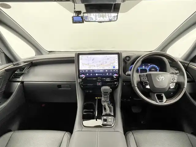 トヨタ アルファード Z 千葉県 2023(令5)年 0.9万km プラチナホワイトパールマイカ 禁煙車/トヨタセーフティーセンス/・プリクラッシュセーフティ/・レーントレーシングアシスト/・レーンディパーチャーアラート/・ロードサインアシスト/・レーダークルーズコントロール/・オートマチックハイビーム/左右独立ムーンルーフ/両側パワースライドドア/純正12.3インチナビ/・フルセグTV/Bluetooth/MiraCast/・バックカメラ/・パノラミックビューモニター/純正フリップダウンモニター/デジタルインナーミラー/ブラインドスポットモニター/メモリ式パワーシート/快適温熱シート/ベンチレーション/ステアリングヒーター/オットマン/ビルトインETC2.0/ワイヤレス充電/左右独立エアコン/電動パーキング/オートブレーキホールド/パワーバックドア/純正18インチアルミホイール/LED三眼オートヘッドライト/シーケンシャルウィンカー/プッシュスタート/スマートキー