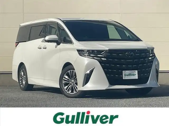 トヨタ アルファード Z 茨城県 2023(令5)年 0.9万km プラチナホワイトパールマイカ 禁煙車/トヨタセーフティーセンス/・プリクラッシュセーフティ/・レーントレーシングアシスト/・レーンディパーチャーアラート/・ロードサインアシスト/・レーダークルーズコントロール/・オートマチックハイビーム/左右独立ムーンルーフ/両側パワースライドドア/純正12.3インチナビ/・フルセグTV/Bluetooth/MiraCast/・バックカメラ/・パノラミックビューモニター/純正フリップダウンモニター/デジタルインナーミラー/ブラインドスポットモニター/メモリ式パワーシート/快適温熱シート/ベンチレーション/ステアリングヒーター/オットマン/ビルトインETC2.0/ワイヤレス充電/左右独立エアコン/電動パーキング/オートブレーキホールド/パワーバックドア/純正18インチアルミホイール/LED三眼オートヘッドライト/シーケンシャルウィンカー/プッシュスタート/スマートキー
