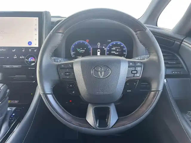 トヨタ アルファード Z 茨城県 2023(令5)年 0.9万km プラチナホワイトパールマイカ 禁煙車/トヨタセーフティーセンス/・プリクラッシュセーフティ/・レーントレーシングアシスト/・レーンディパーチャーアラート/・ロードサインアシスト/・レーダークルーズコントロール/・オートマチックハイビーム/左右独立ムーンルーフ/両側パワースライドドア/純正12.3インチナビ/・フルセグTV/Bluetooth/MiraCast/・バックカメラ/・パノラミックビューモニター/純正フリップダウンモニター/デジタルインナーミラー/ブラインドスポットモニター/メモリ式パワーシート/快適温熱シート/ベンチレーション/ステアリングヒーター/オットマン/ビルトインETC2.0/ワイヤレス充電/左右独立エアコン/電動パーキング/オートブレーキホールド/パワーバックドア/純正18インチアルミホイール/LED三眼オートヘッドライト/シーケンシャルウィンカー/プッシュスタート/スマートキー
