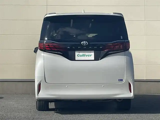 トヨタ アルファード Z 茨城県 2023(令5)年 0.9万km プラチナホワイトパールマイカ 禁煙車/トヨタセーフティーセンス/・プリクラッシュセーフティ/・レーントレーシングアシスト/・レーンディパーチャーアラート/・ロードサインアシスト/・レーダークルーズコントロール/・オートマチックハイビーム/左右独立ムーンルーフ/両側パワースライドドア/純正12.3インチナビ/・フルセグTV/Bluetooth/MiraCast/・バックカメラ/・パノラミックビューモニター/純正フリップダウンモニター/デジタルインナーミラー/ブラインドスポットモニター/メモリ式パワーシート/快適温熱シート/ベンチレーション/ステアリングヒーター/オットマン/ビルトインETC2.0/ワイヤレス充電/左右独立エアコン/電動パーキング/オートブレーキホールド/パワーバックドア/純正18インチアルミホイール/LED三眼オートヘッドライト/シーケンシャルウィンカー/プッシュスタート/スマートキー