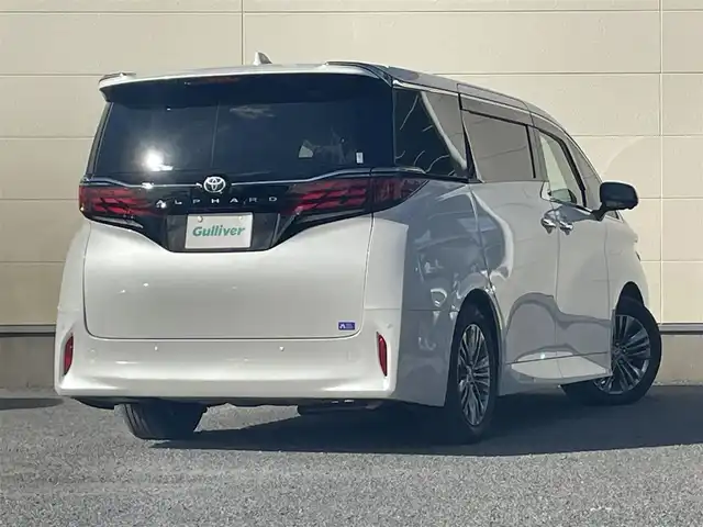 トヨタ アルファード Z 茨城県 2023(令5)年 0.9万km プラチナホワイトパールマイカ 禁煙車/トヨタセーフティーセンス/・プリクラッシュセーフティ/・レーントレーシングアシスト/・レーンディパーチャーアラート/・ロードサインアシスト/・レーダークルーズコントロール/・オートマチックハイビーム/左右独立ムーンルーフ/両側パワースライドドア/純正12.3インチナビ/・フルセグTV/Bluetooth/MiraCast/・バックカメラ/・パノラミックビューモニター/純正フリップダウンモニター/デジタルインナーミラー/ブラインドスポットモニター/メモリ式パワーシート/快適温熱シート/ベンチレーション/ステアリングヒーター/オットマン/ビルトインETC2.0/ワイヤレス充電/左右独立エアコン/電動パーキング/オートブレーキホールド/パワーバックドア/純正18インチアルミホイール/LED三眼オートヘッドライト/シーケンシャルウィンカー/プッシュスタート/スマートキー