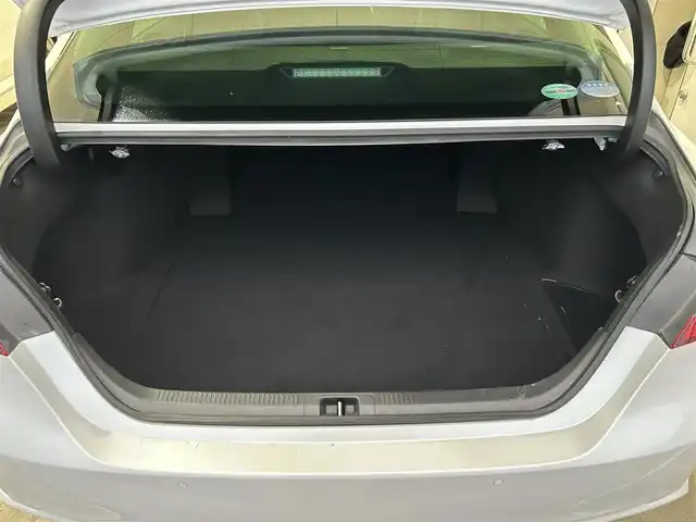 トヨタ カムリ WS 岐阜県 2018(平30)年 6.3万km プラチナホワイトパールマイカ ＫＥＮＷＯＯＤ製ドライブレコーダー対応ナビ/／フルセグ・ＢＴ・ＣＤ・ＤＶＤ　/トヨタセーフティセンス/電動リアゲート/パワーシート/前後クリアランスソナー　/電動パーキング・ブレーキホールド　/革巻きステアリング　/純正アルミホイール　/純正LEDヘッドライト/純正フロアマット/ハーフレザーシート/パドルシフト