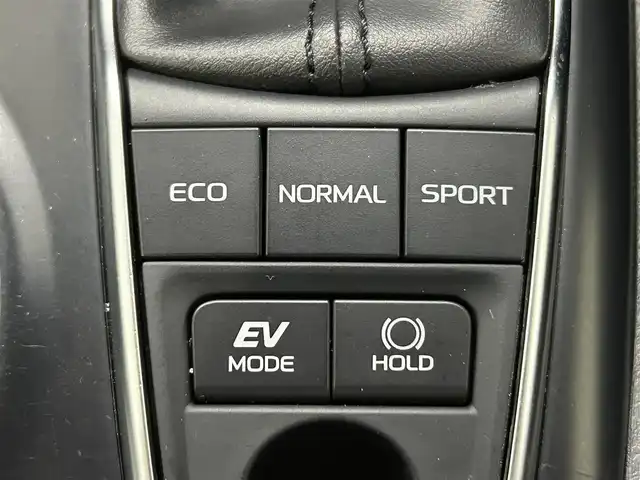 トヨタ カムリ WS 岐阜県 2018(平30)年 6.3万km プラチナホワイトパールマイカ ＫＥＮＷＯＯＤ製ドライブレコーダー対応ナビ/／フルセグ・ＢＴ・ＣＤ・ＤＶＤ　/トヨタセーフティセンス/電動リアゲート/パワーシート/前後クリアランスソナー　/電動パーキング・ブレーキホールド　/革巻きステアリング　/純正アルミホイール　/純正LEDヘッドライト/純正フロアマット/ハーフレザーシート/パドルシフト