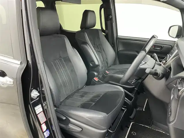 トヨタ エスクァイア Gi プレミアムパッケージ ブラックテーラード 岡山県 2021(令3)年 5.9万km スパークリングブラックパールクリスタルシャイン 純正9インチSDナビ【NSZT-Y68T】/(CD/DVD/BT/フルセグ)/純正12インチフリップダウンモニター/バックカメラ/ビルトインETC/両側パワースライドドア/トヨタセーフティセンス/・衝突軽減ブレーキ/・先行車発信通知/・横滑り防止装置/・レーンキープアシスト/・オートハイビーム/前後コーナーセンサー/クルーズコントロール/ハーフレザーシート/D/N席シートヒーター/LEDヘッドライト/スマートキー/プッシュスタート/ステアリングヒーター