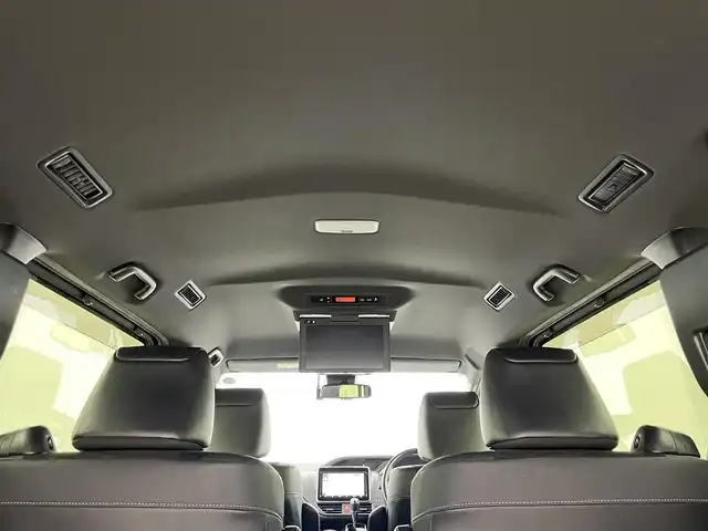 トヨタ エスクァイア Gi プレミアムパッケージ ブラックテーラード 岡山県 2021(令3)年 5.9万km スパークリングブラックパールクリスタルシャイン 純正9インチSDナビ【NSZT-Y68T】/(CD/DVD/BT/フルセグ)/純正12インチフリップダウンモニター/バックカメラ/ビルトインETC/両側パワースライドドア/トヨタセーフティセンス/・衝突軽減ブレーキ/・先行車発信通知/・横滑り防止装置/・レーンキープアシスト/・オートハイビーム/前後コーナーセンサー/クルーズコントロール/ハーフレザーシート/D/N席シートヒーター/LEDヘッドライト/スマートキー/プッシュスタート/ステアリングヒーター