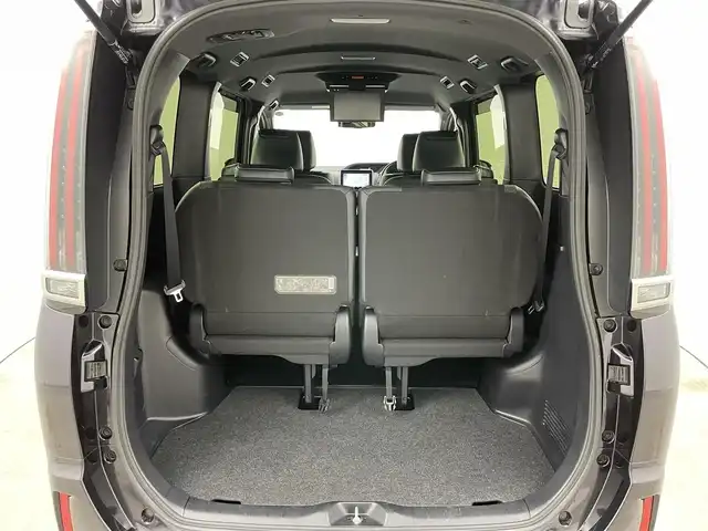 トヨタ エスクァイア Gi プレミアムパッケージ ブラックテーラード 岡山県 2021(令3)年 5.9万km スパークリングブラックパールクリスタルシャイン 純正9インチSDナビ【NSZT-Y68T】/(CD/DVD/BT/フルセグ)/純正12インチフリップダウンモニター/バックカメラ/ビルトインETC/両側パワースライドドア/トヨタセーフティセンス/・衝突軽減ブレーキ/・先行車発信通知/・横滑り防止装置/・レーンキープアシスト/・オートハイビーム/前後コーナーセンサー/クルーズコントロール/ハーフレザーシート/D/N席シートヒーター/LEDヘッドライト/スマートキー/プッシュスタート/ステアリングヒーター