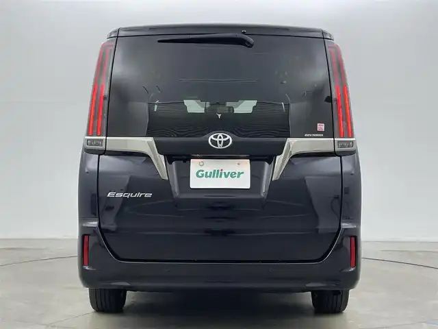 トヨタ エスクァイア Gi プレミアムパッケージ ブラックテーラード 岡山県 2021(令3)年 5.9万km スパークリングブラックパールクリスタルシャイン 純正9インチSDナビ【NSZT-Y68T】/(CD/DVD/BT/フルセグ)/純正12インチフリップダウンモニター/バックカメラ/ビルトインETC/両側パワースライドドア/トヨタセーフティセンス/・衝突軽減ブレーキ/・先行車発信通知/・横滑り防止装置/・レーンキープアシスト/・オートハイビーム/前後コーナーセンサー/クルーズコントロール/ハーフレザーシート/D/N席シートヒーター/LEDヘッドライト/スマートキー/プッシュスタート/ステアリングヒーター