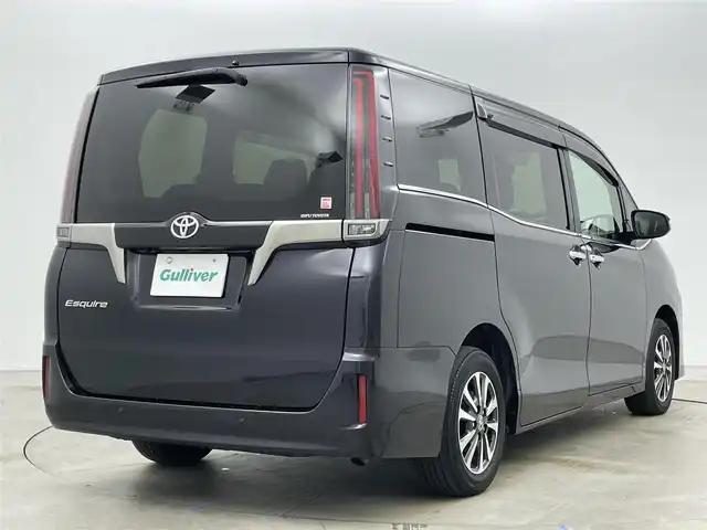 トヨタ エスクァイア Gi プレミアムパッケージ ブラックテーラード 岡山県 2021(令3)年 5.9万km スパークリングブラックパールクリスタルシャイン 純正9インチSDナビ【NSZT-Y68T】/(CD/DVD/BT/フルセグ)/純正12インチフリップダウンモニター/バックカメラ/ビルトインETC/両側パワースライドドア/トヨタセーフティセンス/・衝突軽減ブレーキ/・先行車発信通知/・横滑り防止装置/・レーンキープアシスト/・オートハイビーム/前後コーナーセンサー/クルーズコントロール/ハーフレザーシート/D/N席シートヒーター/LEDヘッドライト/スマートキー/プッシュスタート/ステアリングヒーター
