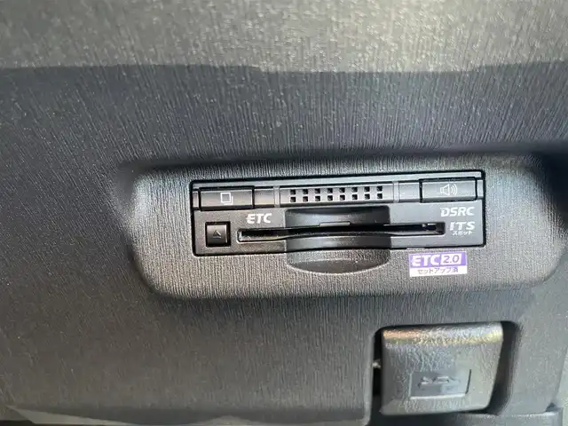 トヨタ プリウス S ツーリングセレ G’s 埼玉県 2015(平27)年 11.1万km ホワイトパールクリスタルシャイン (株)IDOMが運営する【じしゃロン川越店】の自社ローン対象車両になります。こちらは現金ご利用時の価格です。自社ローンご希望の方は別途その旨お申付け下さい。/純正メモリナビ/CD/DVD/BT/フルセグ/バックカメラ/ＥＴＣ/18インチ純正アルミ/ローダウン/スマートキー