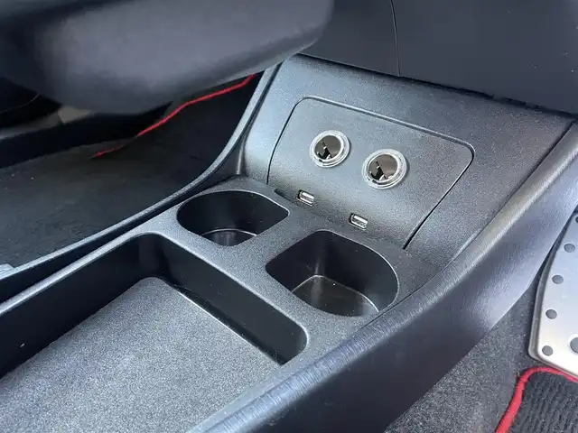 トヨタ プリウス S ツーリングセレ G’s 埼玉県 2015(平27)年 11.1万km ホワイトパールクリスタルシャイン (株)IDOMが運営する【じしゃロン川越店】の自社ローン対象車両になります。こちらは現金ご利用時の価格です。自社ローンご希望の方は別途その旨お申付け下さい。/純正メモリナビ/CD/DVD/BT/フルセグ/バックカメラ/ＥＴＣ/18インチ純正アルミ/ローダウン/スマートキー