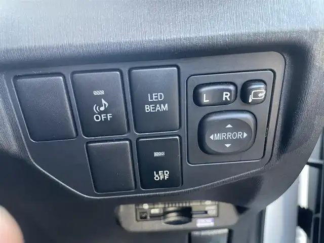 トヨタ プリウス S ツーリングセレ G’s 埼玉県 2015(平27)年 11.1万km ホワイトパールクリスタルシャイン (株)IDOMが運営する【じしゃロン川越店】の自社ローン対象車両になります。こちらは現金ご利用時の価格です。自社ローンご希望の方は別途その旨お申付け下さい。/純正メモリナビ/CD/DVD/BT/フルセグ/バックカメラ/ＥＴＣ/18インチ純正アルミ/ローダウン/スマートキー