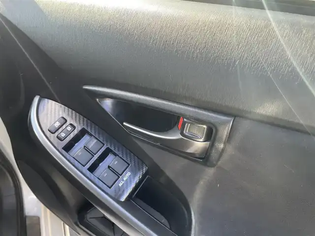 トヨタ プリウス S ツーリングセレ G’s 埼玉県 2015(平27)年 11.1万km ホワイトパールクリスタルシャイン (株)IDOMが運営する【じしゃロン川越店】の自社ローン対象車両になります。こちらは現金ご利用時の価格です。自社ローンご希望の方は別途その旨お申付け下さい。/純正メモリナビ/CD/DVD/BT/フルセグ/バックカメラ/ＥＴＣ/18インチ純正アルミ/ローダウン/スマートキー