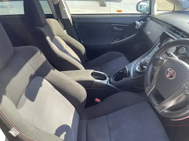 トヨタ プリウス S ツーリングセレ G’s 埼玉県 2015(平27)年 11.1万km ホワイトパールクリスタルシャイン (株)IDOMが運営する【じしゃロン川越店】の自社ローン対象車両になります。こちらは現金ご利用時の価格です。自社ローンご希望の方は別途その旨お申付け下さい。/純正メモリナビ/CD/DVD/BT/フルセグ/バックカメラ/ＥＴＣ/18インチ純正アルミ/ローダウン/スマートキー