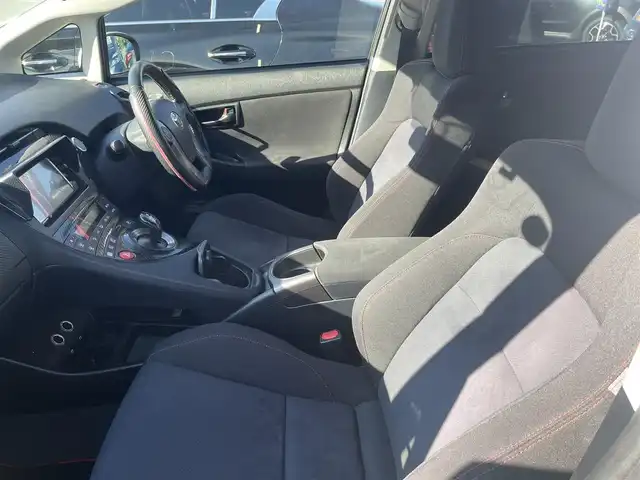 トヨタ プリウス S ツーリングセレ G’s 埼玉県 2015(平27)年 11.1万km ホワイトパールクリスタルシャイン (株)IDOMが運営する【じしゃロン川越店】の自社ローン対象車両になります。こちらは現金ご利用時の価格です。自社ローンご希望の方は別途その旨お申付け下さい。/純正メモリナビ/CD/DVD/BT/フルセグ/バックカメラ/ＥＴＣ/18インチ純正アルミ/ローダウン/スマートキー