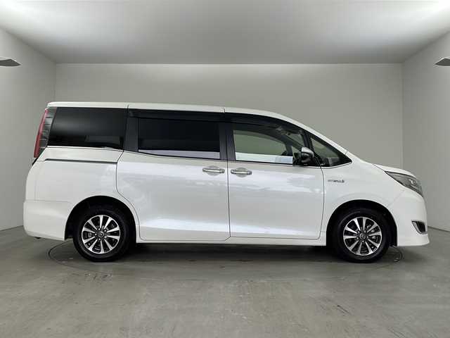 トヨタ エスクァイア ハイブリッド Xi 兵庫県 2018(平30)年 3.4万km ホワイトパールクリスタルシャイン ・ワンオーナー/・トヨタセーフティーセンス/・プリクラッシュセーフティ/・レーンディバチャーアラート/・先行車発進お知らせ/・オートマチックハイビーム/・クルーズコントロール/・純正9インチナビ＆TV＆BT＆HDMI＆DVD/・バックカメラ/・両側パワースライドドア/・スマートキー/・スペアキー/・プッシュスタート/・ビルトインETC/・前方ドライブレコーダー/・前席シートヒーター/・横滑り防止装置/・フロアマット/・ステアリングスイッチ/・後席サンシェード/・LEDライト/・フォグ/・オートライト/・電動格納ミラー/・シートリフター/・純正15インチアルミホイール