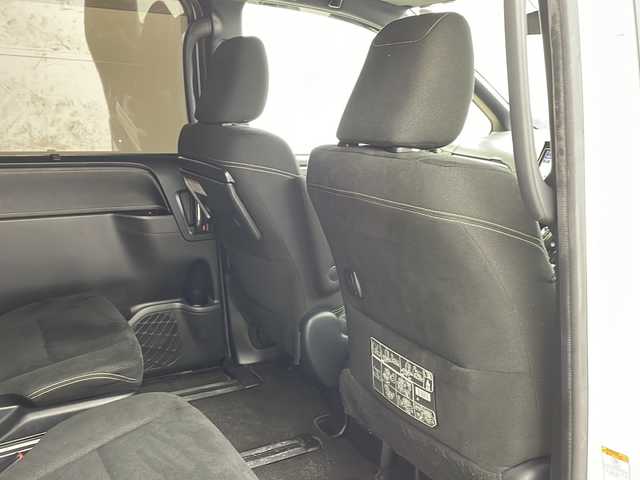 トヨタ エスクァイア ハイブリッド Xi 兵庫県 2018(平30)年 3.4万km ホワイトパールクリスタルシャイン ・ワンオーナー/・トヨタセーフティーセンス/・プリクラッシュセーフティ/・レーンディバチャーアラート/・先行車発進お知らせ/・オートマチックハイビーム/・クルーズコントロール/・純正9インチナビ＆TV＆BT＆HDMI＆DVD/・バックカメラ/・両側パワースライドドア/・スマートキー/・スペアキー/・プッシュスタート/・ビルトインETC/・前方ドライブレコーダー/・前席シートヒーター/・横滑り防止装置/・フロアマット/・ステアリングスイッチ/・後席サンシェード/・LEDライト/・フォグ/・オートライト/・電動格納ミラー/・シートリフター/・純正15インチアルミホイール