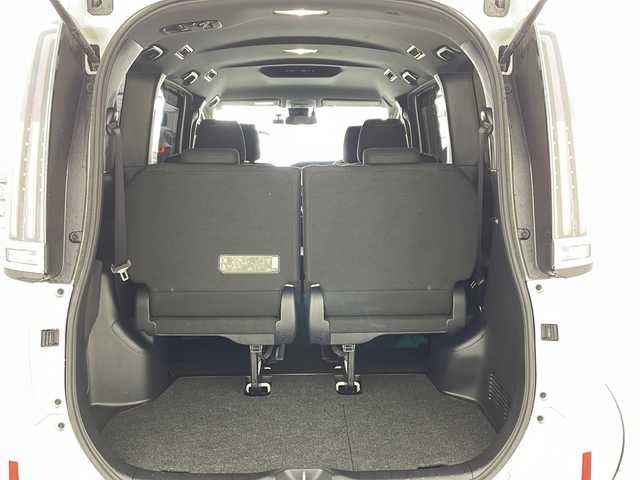 トヨタ エスクァイア ハイブリッド Xi 兵庫県 2018(平30)年 3.4万km ホワイトパールクリスタルシャイン ・ワンオーナー/・トヨタセーフティーセンス/・プリクラッシュセーフティ/・レーンディバチャーアラート/・先行車発進お知らせ/・オートマチックハイビーム/・クルーズコントロール/・純正9インチナビ＆TV＆BT＆HDMI＆DVD/・バックカメラ/・両側パワースライドドア/・スマートキー/・スペアキー/・プッシュスタート/・ビルトインETC/・前方ドライブレコーダー/・前席シートヒーター/・横滑り防止装置/・フロアマット/・ステアリングスイッチ/・後席サンシェード/・LEDライト/・フォグ/・オートライト/・電動格納ミラー/・シートリフター/・純正15インチアルミホイール