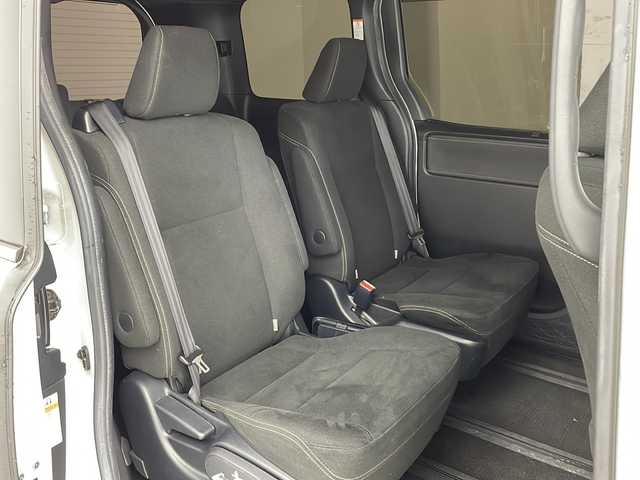 トヨタ エスクァイア ハイブリッド Xi 兵庫県 2018(平30)年 3.4万km ホワイトパールクリスタルシャイン ・ワンオーナー/・トヨタセーフティーセンス/・プリクラッシュセーフティ/・レーンディバチャーアラート/・先行車発進お知らせ/・オートマチックハイビーム/・クルーズコントロール/・純正9インチナビ＆TV＆BT＆HDMI＆DVD/・バックカメラ/・両側パワースライドドア/・スマートキー/・スペアキー/・プッシュスタート/・ビルトインETC/・前方ドライブレコーダー/・前席シートヒーター/・横滑り防止装置/・フロアマット/・ステアリングスイッチ/・後席サンシェード/・LEDライト/・フォグ/・オートライト/・電動格納ミラー/・シートリフター/・純正15インチアルミホイール