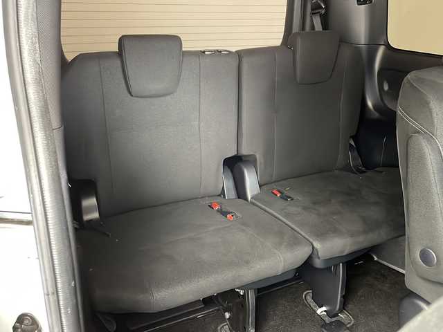 トヨタ エスクァイア ハイブリッド Xi 兵庫県 2018(平30)年 3.4万km ホワイトパールクリスタルシャイン ・ワンオーナー/・トヨタセーフティーセンス/・プリクラッシュセーフティ/・レーンディバチャーアラート/・先行車発進お知らせ/・オートマチックハイビーム/・クルーズコントロール/・純正9インチナビ＆TV＆BT＆HDMI＆DVD/・バックカメラ/・両側パワースライドドア/・スマートキー/・スペアキー/・プッシュスタート/・ビルトインETC/・前方ドライブレコーダー/・前席シートヒーター/・横滑り防止装置/・フロアマット/・ステアリングスイッチ/・後席サンシェード/・LEDライト/・フォグ/・オートライト/・電動格納ミラー/・シートリフター/・純正15インチアルミホイール