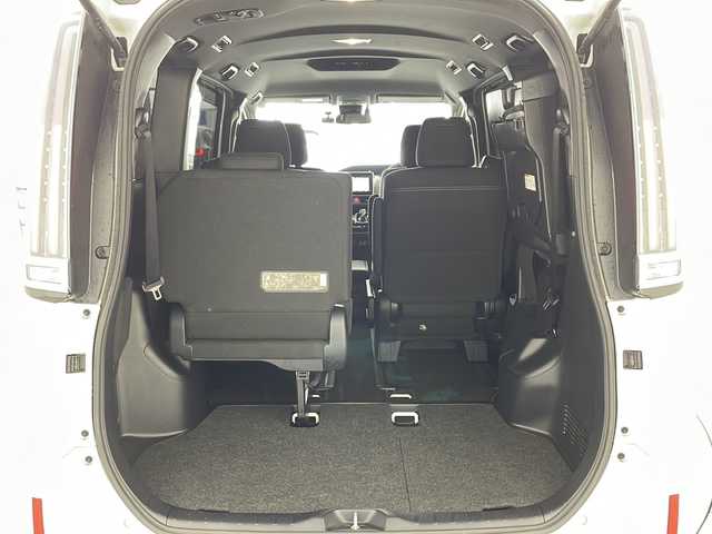 トヨタ エスクァイア ハイブリッド Xi 兵庫県 2018(平30)年 3.4万km ホワイトパールクリスタルシャイン ・ワンオーナー/・トヨタセーフティーセンス/・プリクラッシュセーフティ/・レーンディバチャーアラート/・先行車発進お知らせ/・オートマチックハイビーム/・クルーズコントロール/・純正9インチナビ＆TV＆BT＆HDMI＆DVD/・バックカメラ/・両側パワースライドドア/・スマートキー/・スペアキー/・プッシュスタート/・ビルトインETC/・前方ドライブレコーダー/・前席シートヒーター/・横滑り防止装置/・フロアマット/・ステアリングスイッチ/・後席サンシェード/・LEDライト/・フォグ/・オートライト/・電動格納ミラー/・シートリフター/・純正15インチアルミホイール