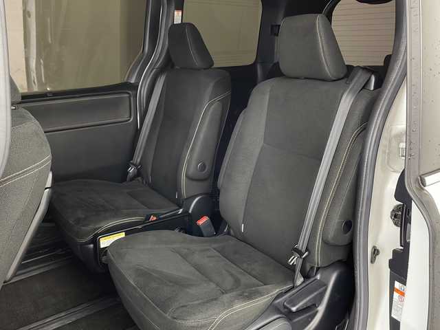 トヨタ エスクァイア ハイブリッド Xi 兵庫県 2018(平30)年 3.4万km ホワイトパールクリスタルシャイン ・ワンオーナー/・トヨタセーフティーセンス/・プリクラッシュセーフティ/・レーンディバチャーアラート/・先行車発進お知らせ/・オートマチックハイビーム/・クルーズコントロール/・純正9インチナビ＆TV＆BT＆HDMI＆DVD/・バックカメラ/・両側パワースライドドア/・スマートキー/・スペアキー/・プッシュスタート/・ビルトインETC/・前方ドライブレコーダー/・前席シートヒーター/・横滑り防止装置/・フロアマット/・ステアリングスイッチ/・後席サンシェード/・LEDライト/・フォグ/・オートライト/・電動格納ミラー/・シートリフター/・純正15インチアルミホイール