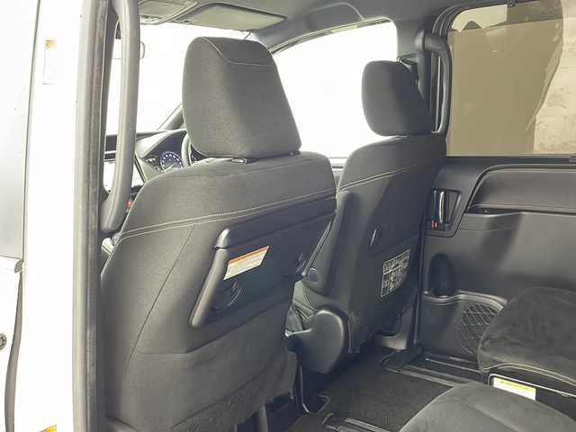 トヨタ エスクァイア ハイブリッド Xi 兵庫県 2018(平30)年 3.4万km ホワイトパールクリスタルシャイン ・ワンオーナー/・トヨタセーフティーセンス/・プリクラッシュセーフティ/・レーンディバチャーアラート/・先行車発進お知らせ/・オートマチックハイビーム/・クルーズコントロール/・純正9インチナビ＆TV＆BT＆HDMI＆DVD/・バックカメラ/・両側パワースライドドア/・スマートキー/・スペアキー/・プッシュスタート/・ビルトインETC/・前方ドライブレコーダー/・前席シートヒーター/・横滑り防止装置/・フロアマット/・ステアリングスイッチ/・後席サンシェード/・LEDライト/・フォグ/・オートライト/・電動格納ミラー/・シートリフター/・純正15インチアルミホイール