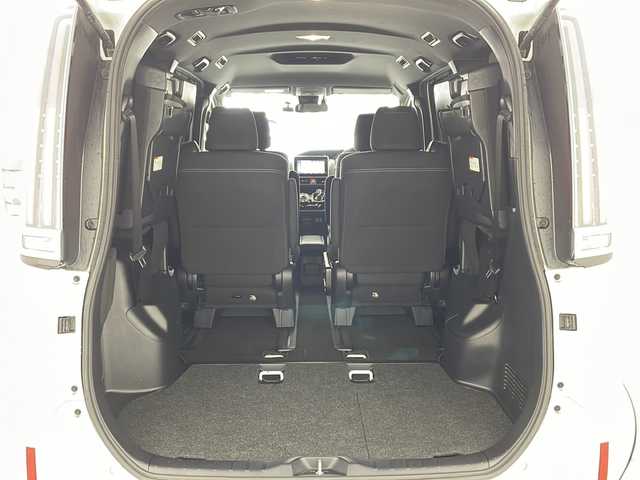 トヨタ エスクァイア ハイブリッド Xi 兵庫県 2018(平30)年 3.4万km ホワイトパールクリスタルシャイン ・ワンオーナー/・トヨタセーフティーセンス/・プリクラッシュセーフティ/・レーンディバチャーアラート/・先行車発進お知らせ/・オートマチックハイビーム/・クルーズコントロール/・純正9インチナビ＆TV＆BT＆HDMI＆DVD/・バックカメラ/・両側パワースライドドア/・スマートキー/・スペアキー/・プッシュスタート/・ビルトインETC/・前方ドライブレコーダー/・前席シートヒーター/・横滑り防止装置/・フロアマット/・ステアリングスイッチ/・後席サンシェード/・LEDライト/・フォグ/・オートライト/・電動格納ミラー/・シートリフター/・純正15インチアルミホイール