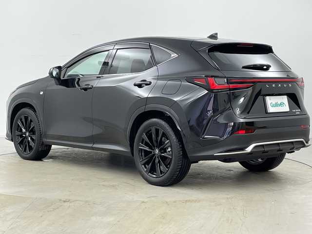 レクサス ＮＸ 350h Fスポーツ 道央・札幌 2025(令7)年 0.3万km グラファイトブラックガラスフレーク ・4WD/・ムーンルーフ/・寒冷地仕様/・純正ディスプレイオーディオ/・BT&フルセグTV&Miracast/・AppleCarPlay&AndroidAuto/・パノラミックビューモニター/・プリクラッシュセーフティ/・レーダークルーズコントロール/・ブラインドスポットモニター/・パーキングアシスト/・パドルシフト/・ヘッドアップディスプレイ/・デジタルインナーミラー/・パワーバックドア/・前席パワーシート/・前席シートヒーター&ベンチレーション/・レザーシート/・ビルトインETC2.0/・LEDヘッドライト/・オートマチックハイビーム/・オートライト/・スマートキー/・プッシュスタート