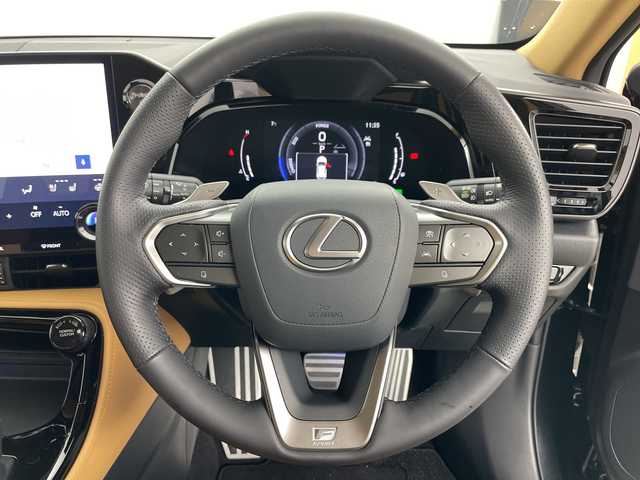 レクサス ＮＸ 350h Fスポーツ 道央・札幌 2025(令7)年 0.3万km グラファイトブラックガラスフレーク ・4WD/・ムーンルーフ/・寒冷地仕様/・純正ディスプレイオーディオ/・BT&フルセグTV&Miracast/・AppleCarPlay&AndroidAuto/・パノラミックビューモニター/・プリクラッシュセーフティ/・レーダークルーズコントロール/・ブラインドスポットモニター/・パーキングアシスト/・パドルシフト/・ヘッドアップディスプレイ/・デジタルインナーミラー/・パワーバックドア/・前席パワーシート/・前席シートヒーター&ベンチレーション/・レザーシート/・ビルトインETC2.0/・LEDヘッドライト/・オートマチックハイビーム/・オートライト/・スマートキー/・プッシュスタート