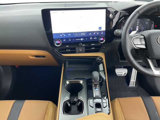 レクサス ＮＸ 350h Fスポーツ 道央・札幌 2025(令7)年 0.3万km グラファイトブラックガラスフレーク ・4WD/・ムーンルーフ/・寒冷地仕様/・純正ディスプレイオーディオ/・BT&フルセグTV&Miracast/・AppleCarPlay&AndroidAuto/・パノラミックビューモニター/・プリクラッシュセーフティ/・レーダークルーズコントロール/・ブラインドスポットモニター/・パーキングアシスト/・パドルシフト/・ヘッドアップディスプレイ/・デジタルインナーミラー/・パワーバックドア/・前席パワーシート/・前席シートヒーター&ベンチレーション/・レザーシート/・ビルトインETC2.0/・LEDヘッドライト/・オートマチックハイビーム/・オートライト/・スマートキー/・プッシュスタート