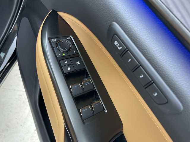 レクサス ＮＸ 350h Fスポーツ 道央・札幌 2025(令7)年 0.3万km グラファイトブラックガラスフレーク ・4WD/・ムーンルーフ/・寒冷地仕様/・純正ディスプレイオーディオ/・BT&フルセグTV&Miracast/・AppleCarPlay&AndroidAuto/・パノラミックビューモニター/・プリクラッシュセーフティ/・レーダークルーズコントロール/・ブラインドスポットモニター/・パーキングアシスト/・パドルシフト/・ヘッドアップディスプレイ/・デジタルインナーミラー/・パワーバックドア/・前席パワーシート/・前席シートヒーター&ベンチレーション/・レザーシート/・ビルトインETC2.0/・LEDヘッドライト/・オートマチックハイビーム/・オートライト/・スマートキー/・プッシュスタート