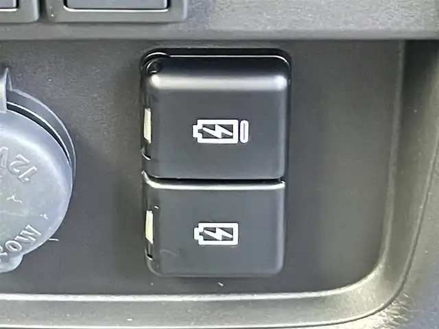 スズキ ハスラー HYBRID X 香川県 2025(令7)年 0.1千km クールカーキパールメタリック/ソフトベージュメタリック HV　X　全方位モニター付きナビゲーション＆スズキセーフティサポート(217800円)/登録時走行距離：5km/届出済未使用車/メーカー純正9型メモリナビ/　CD DVD BT フルセグTV/全方位カメラ/デュアルカメラブレーキサポート/レーンキープアシスト/レーダークルーズコントロール/クリアランスソナー/LEDヘッドライト/オートライト/フォグランプ/レベライザヘッドライト/横滑り防止装置/アイドリングストップ/ハーフレザーシート/シートヒーター/革巻きステアリング/ステアリングスイッチ/プッシュスタート/スマートキー/スペアキー/取扱説明書/保証書