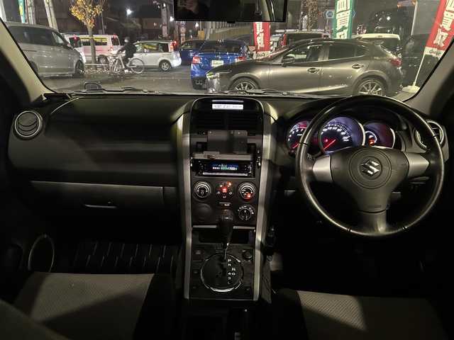 スズキ エスクード 2．7 ヘリーハンセンリミテッド 東京都 2007(平19)年 0.8万km キャッツアイブルーメタリック ワンオーナー/フルタイム４WD/サンルーフ/社外オーディオ/シートヒーター/社外１７インチアルミホイール/純正フロアマット/TERZOルーフキャリア/HELLY　HANSENラケッジマット/ドアバイザー/電動格納ミラー/保証書/取扱説明書