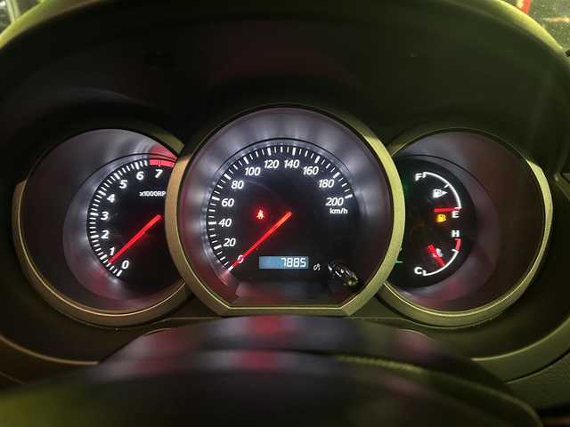 スズキ エスクード 2．7 ヘリーハンセンリミテッド 東京都 2007(平19)年 0.8万km キャッツアイブルーメタリック ワンオーナー/フルタイム４WD/サンルーフ/社外オーディオ/シートヒーター/社外１７インチアルミホイール/純正フロアマット/TERZOルーフキャリア/HELLY　HANSENラケッジマット/ドアバイザー/電動格納ミラー/保証書/取扱説明書