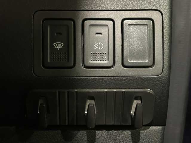 スズキ エスクード 2．7 ヘリーハンセンリミテッド 東京都 2007(平19)年 0.8万km キャッツアイブルーメタリック ワンオーナー/フルタイム４WD/サンルーフ/社外オーディオ/シートヒーター/社外１７インチアルミホイール/純正フロアマット/TERZOルーフキャリア/HELLY　HANSENラケッジマット/ドアバイザー/電動格納ミラー/保証書/取扱説明書