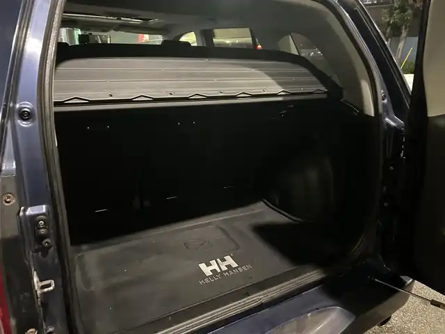 スズキ エスクード 2．7 ヘリーハンセンリミテッド 東京都 2007(平19)年 0.8万km キャッツアイブルーメタリック ワンオーナー/フルタイム４WD/サンルーフ/社外オーディオ/シートヒーター/社外１７インチアルミホイール/純正フロアマット/TERZOルーフキャリア/HELLY　HANSENラケッジマット/ドアバイザー/電動格納ミラー/保証書/取扱説明書