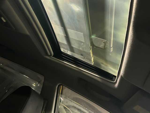 スズキ エスクード 2．7 ヘリーハンセンリミテッド 東京都 2007(平19)年 0.8万km キャッツアイブルーメタリック ワンオーナー/フルタイム４WD/サンルーフ/社外オーディオ/シートヒーター/社外１７インチアルミホイール/純正フロアマット/TERZOルーフキャリア/HELLY　HANSENラケッジマット/ドアバイザー/電動格納ミラー/保証書/取扱説明書