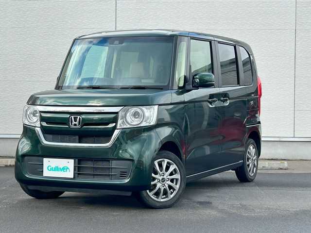 ホンダ Ｎ ＢＯＸ G L ターボ ホンダセンシング 秋田県 2020(令2)年 5.1万km ブリティッシュグリーンP 4WD/両側パワースライドドア/衝突被害軽減システム/LEDヘッドライト/純正メモリナビ(CD/BT/AM/FM/USB)/バックカメラ/スマートキー/アイドリングストップ/プッシュスタート/クルーズコントロール追従走行有/ステアリングスイッチ/前席シートヒーター/ビルトインETC/純正フロアマット/オートライト/オートマチックハイビーム/オートエアコン/パワーステアリング/パワーウィンドウ/パドルシフト/横滑り防止/盗難防止装置/寒冷地仕様/電動格納ウィンカーミラー/保証書/取扱説明書/記録簿/スペアキー×1